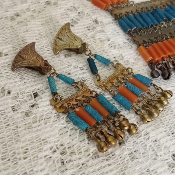 Vintage Mid Century Egyptian Revival Bib Necklace Clip Earring Set Faience - Picture 4 of 12
